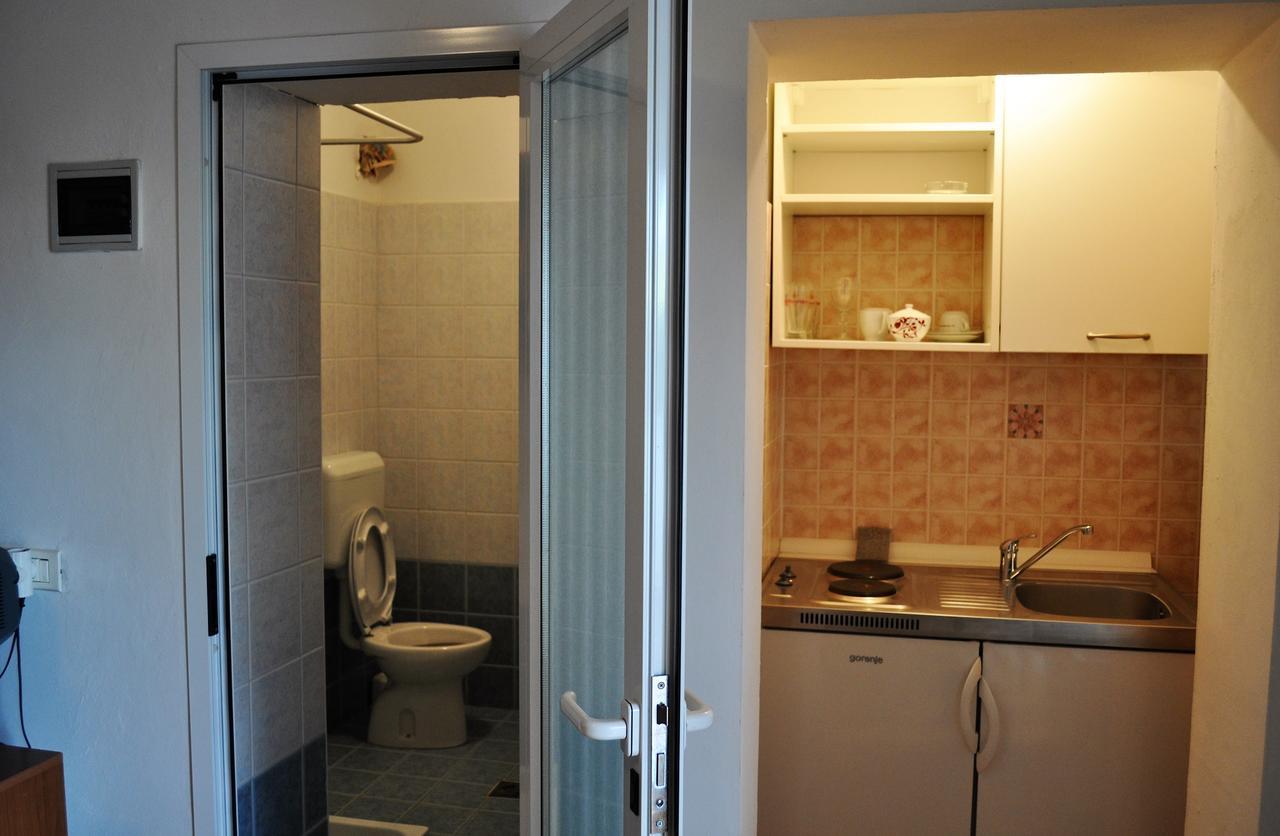 Tri Srca Apartments & Rooms Funtana Extérieur photo