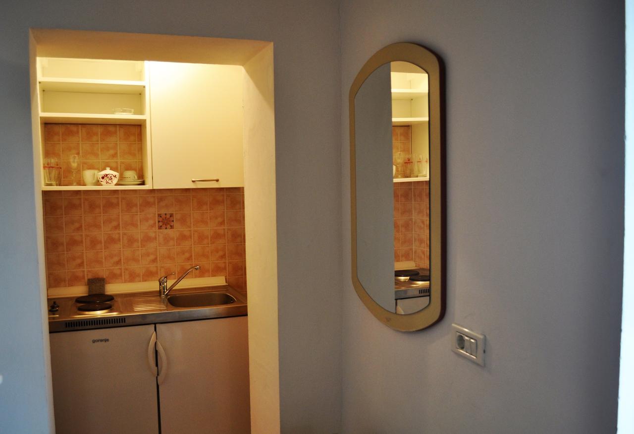 Tri Srca Apartments & Rooms Funtana Extérieur photo