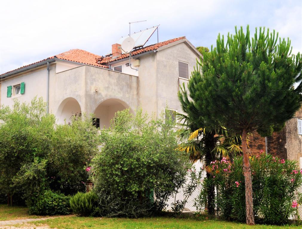 Tri Srca Apartments & Rooms Funtana Extérieur photo