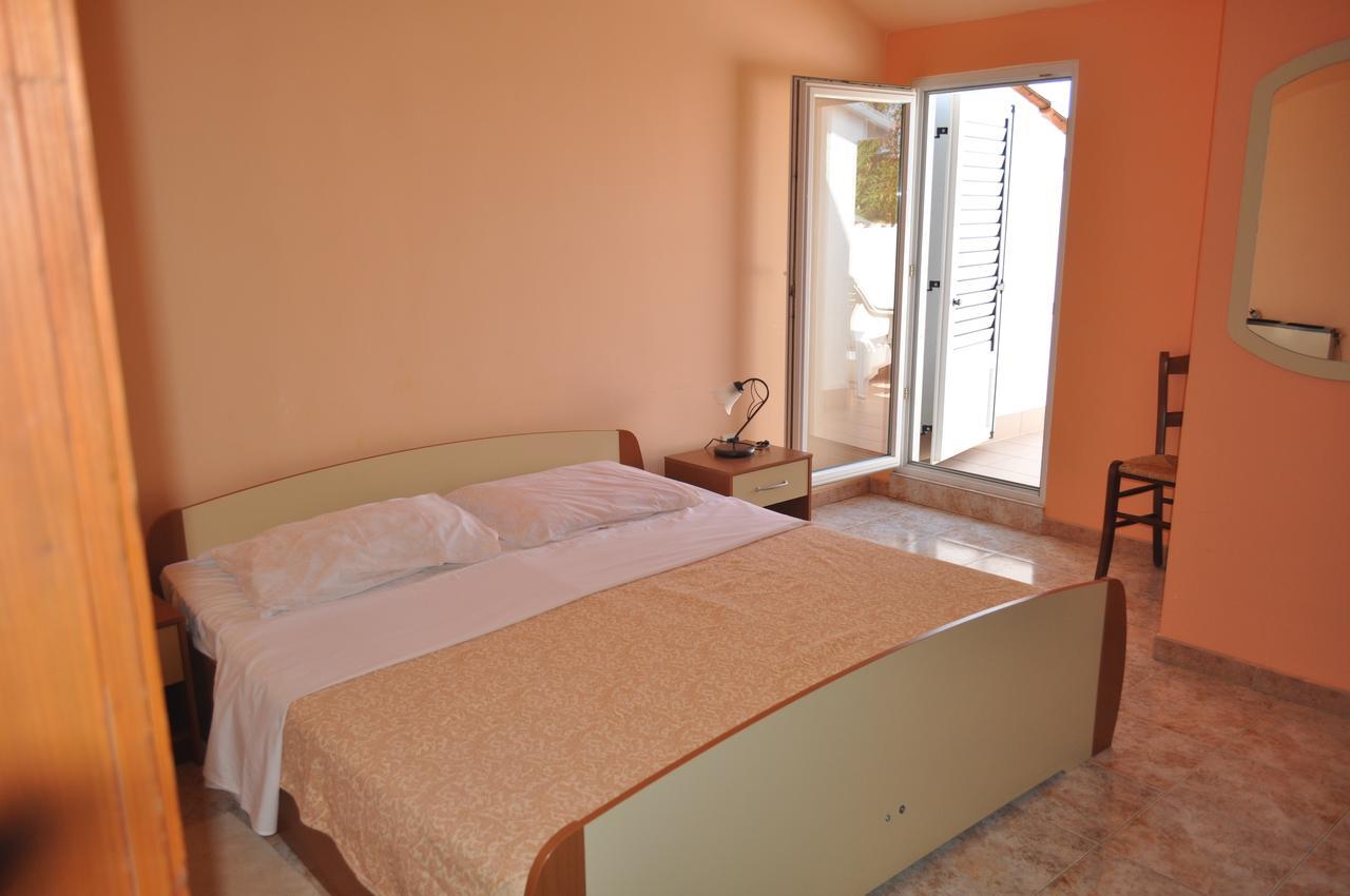 Tri Srca Apartments & Rooms Funtana Extérieur photo
