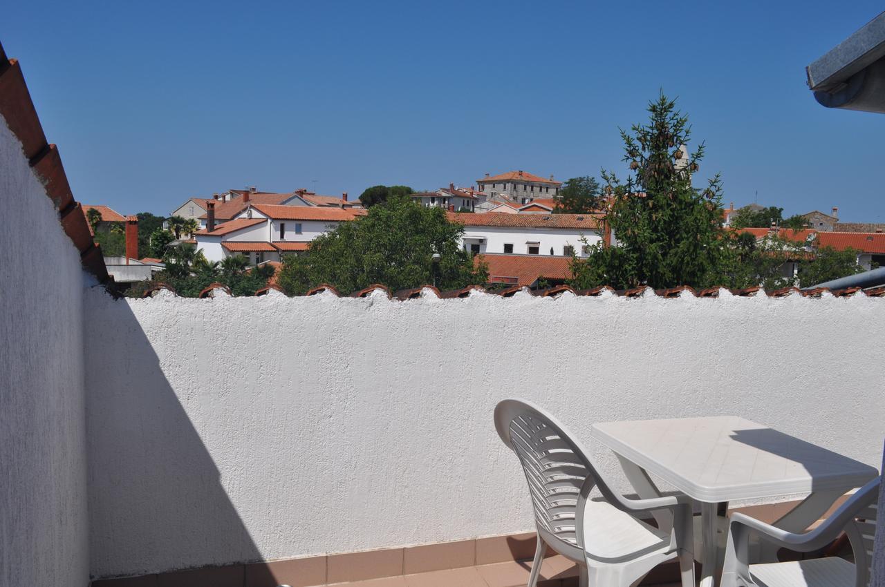 Tri Srca Apartments & Rooms Funtana Extérieur photo