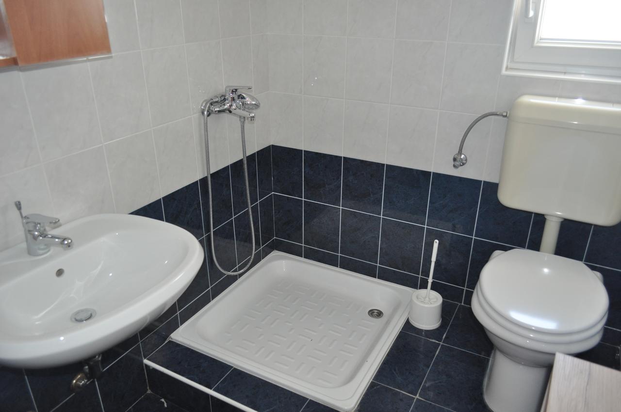 Tri Srca Apartments & Rooms Funtana Extérieur photo