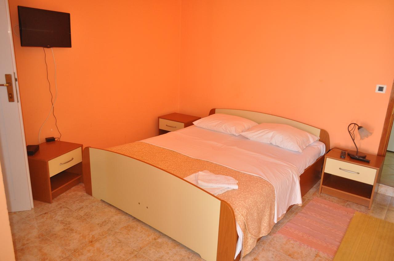 Tri Srca Apartments & Rooms Funtana Extérieur photo