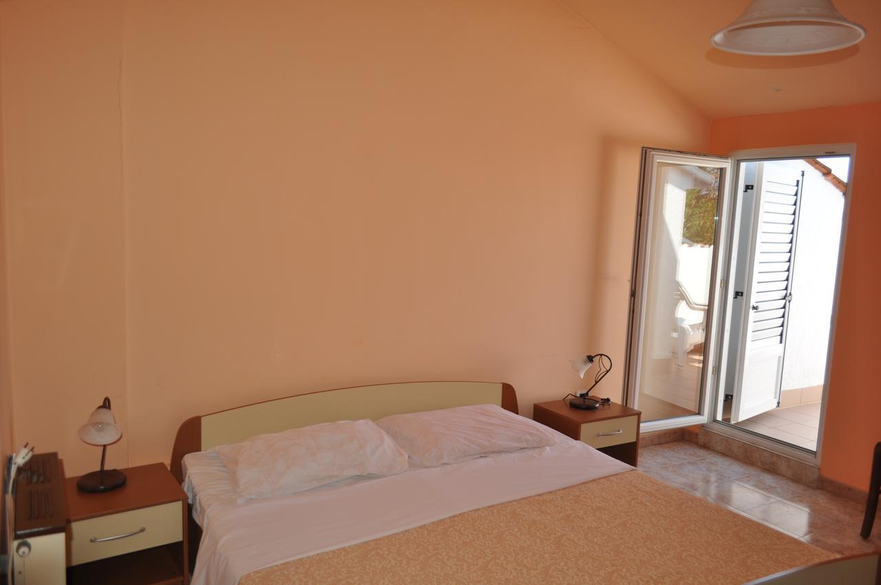 Tri Srca Apartments & Rooms Funtana Extérieur photo